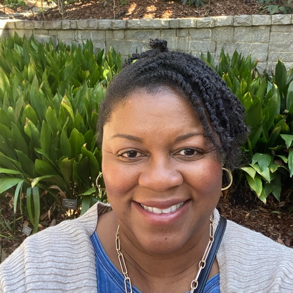 Meet your Posher, Mindy - Picture 2 of 2